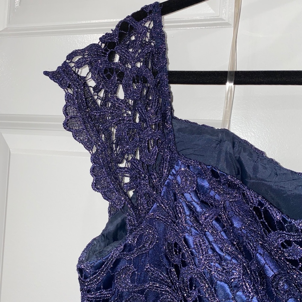Js collections metallic blue lace overlay gown - Picture 6 of 9